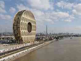 Čínský Kanton si pojistil úspěch v novém roce budovou ve tvaru kruhu